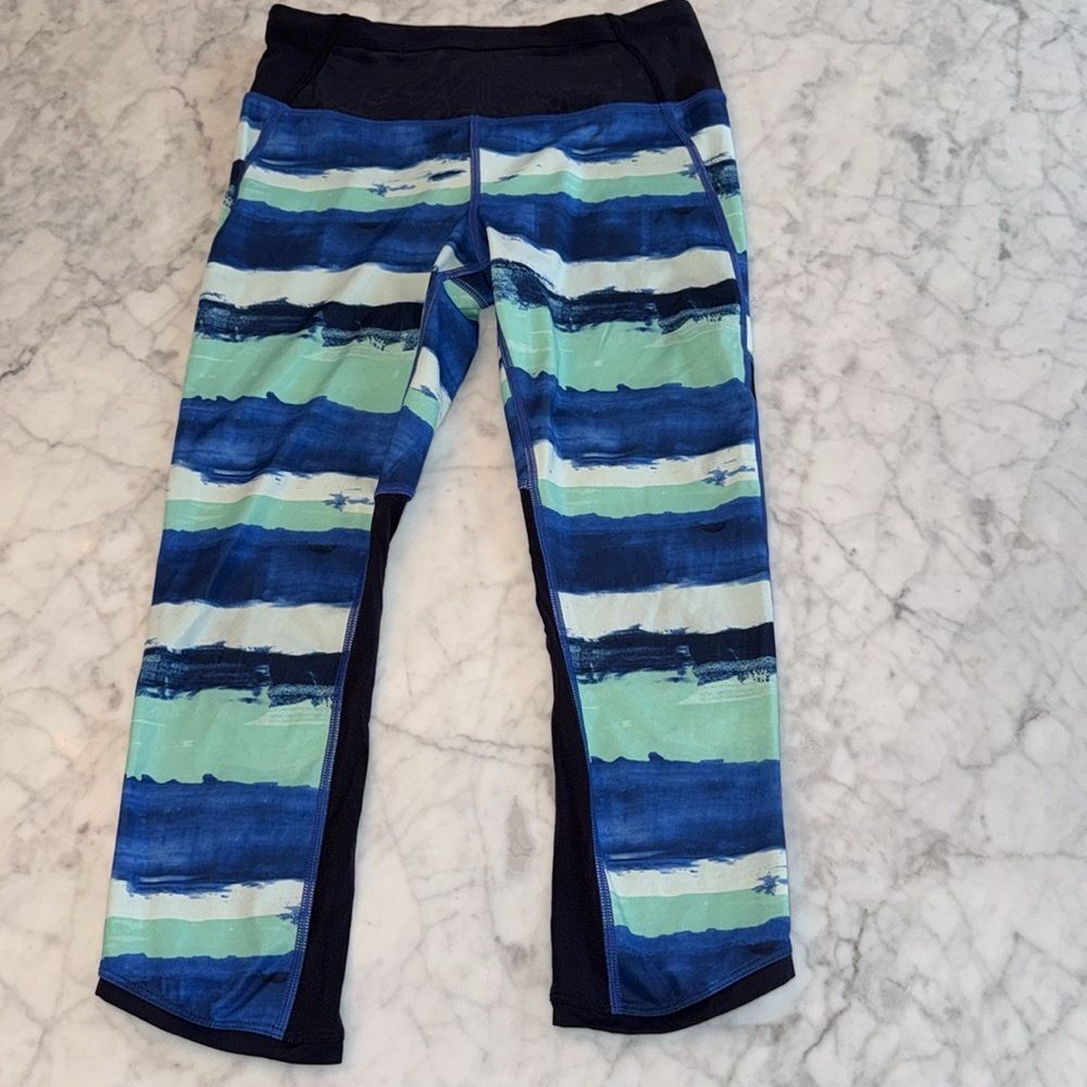 LULULEMON CROP WORKOUT 4 - Picture 2 of 7